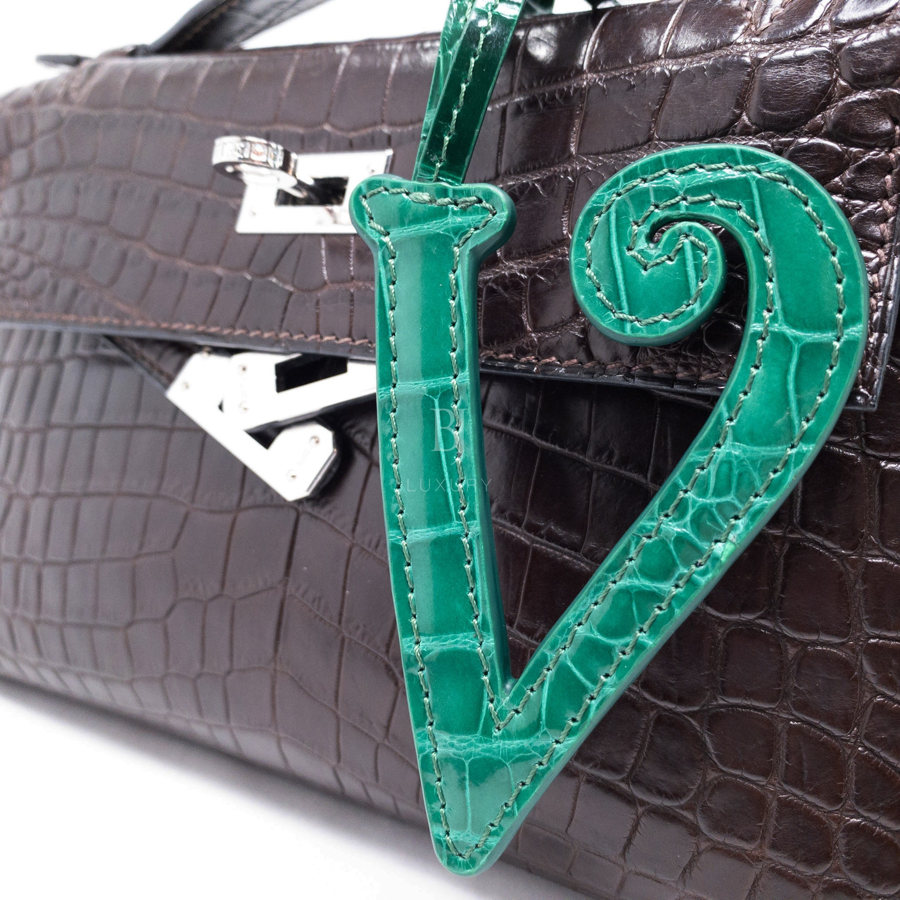 BJL ALPHABET V SMALL EMERALD GREEN NILO CROCODILE