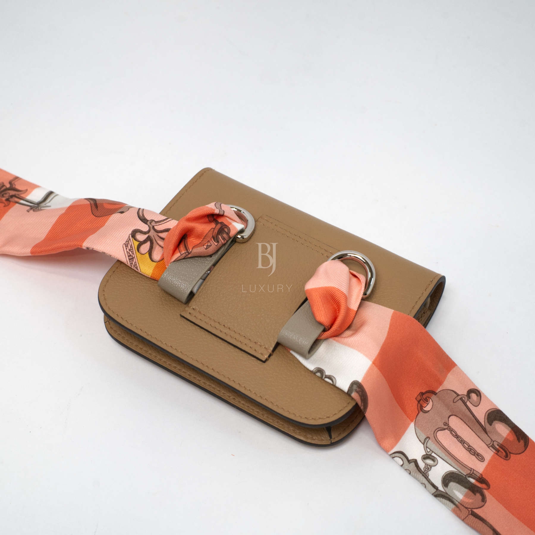 BAGACHARM-BIRKINHOOKS-BEIGE-CHEVRE-Constance Step 2.jpg