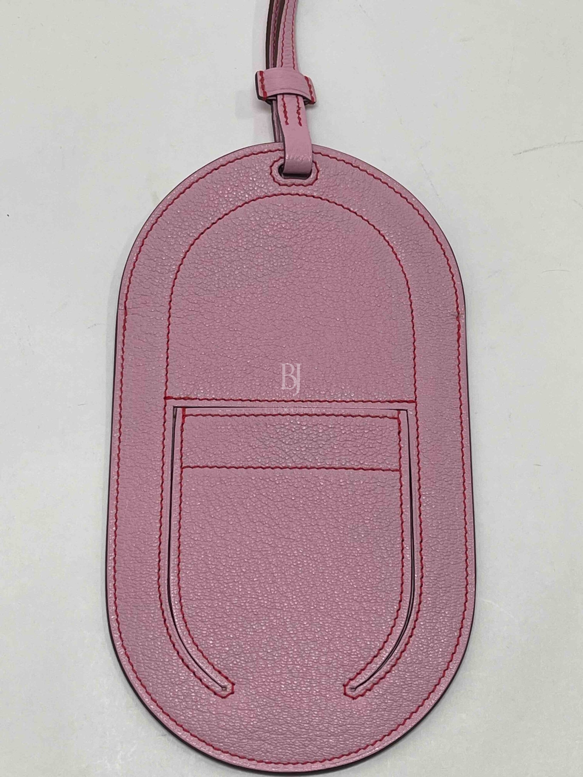 HERMES-TELEPHONEINTHELOOPTOGOCOVER-PM-MAUVESYLVESTRE-CHEVRE-Photo 17-12-22, 10 32 49 AM.jpg