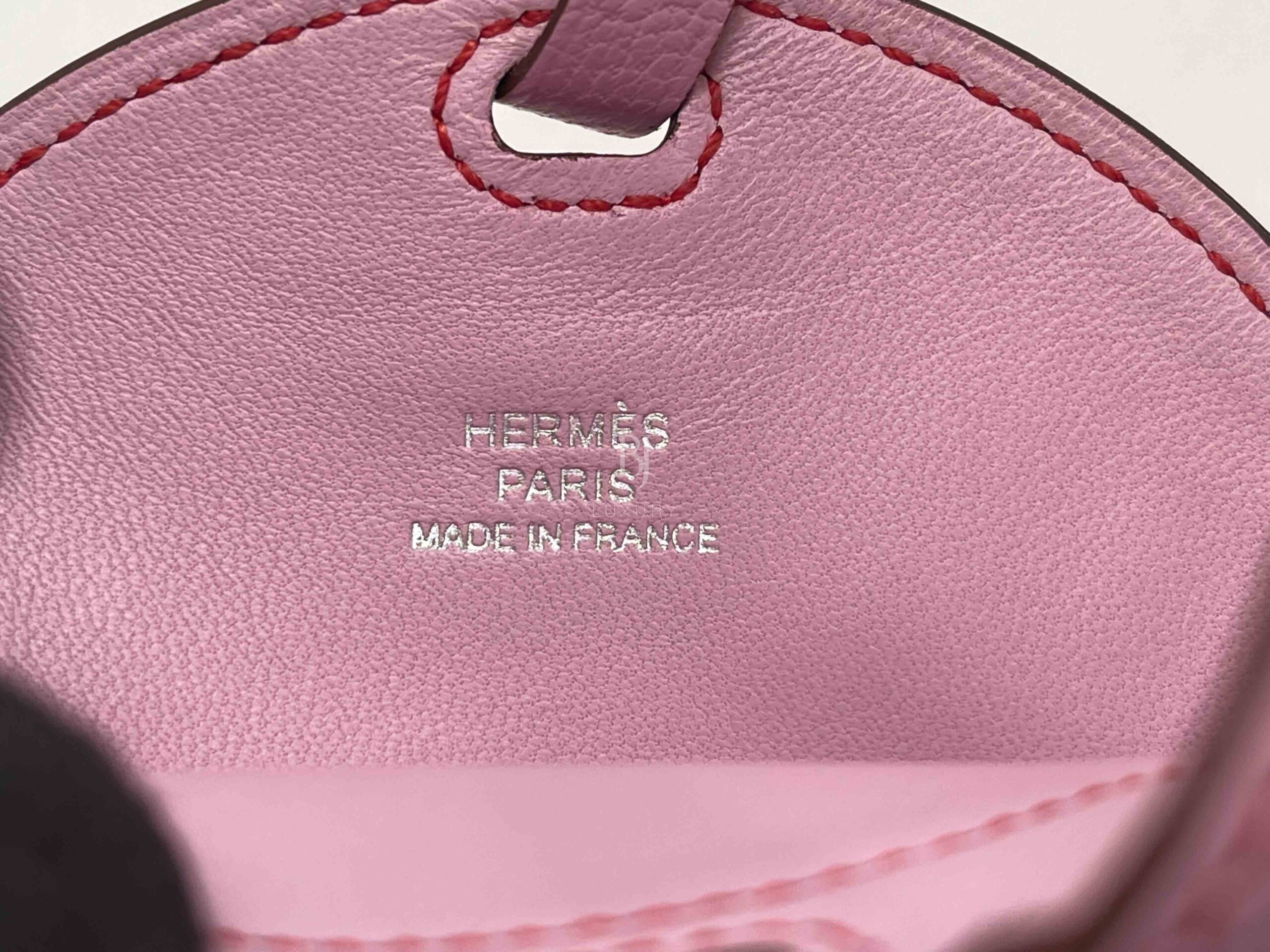HERMES-TELEPHONEINTHELOOPTOGOCOVER-PM-MAUVESYLVESTRE-CHEVRE-Photo 17-12-22, 10 33 13 AM.jpg