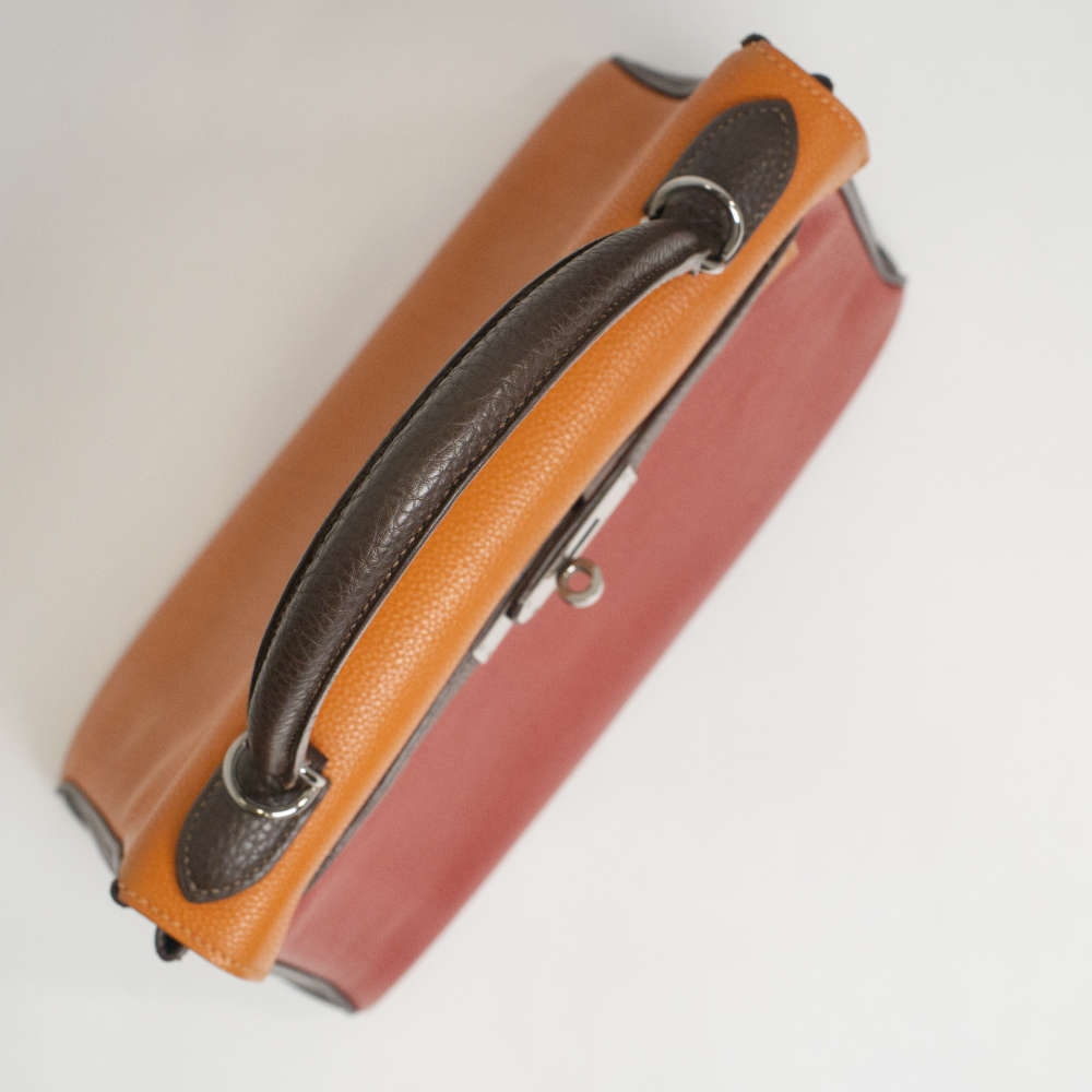 HERMES-KELLYRETOURNE-28-MULTICOLOR-TOGO-7326 topdown.jpg