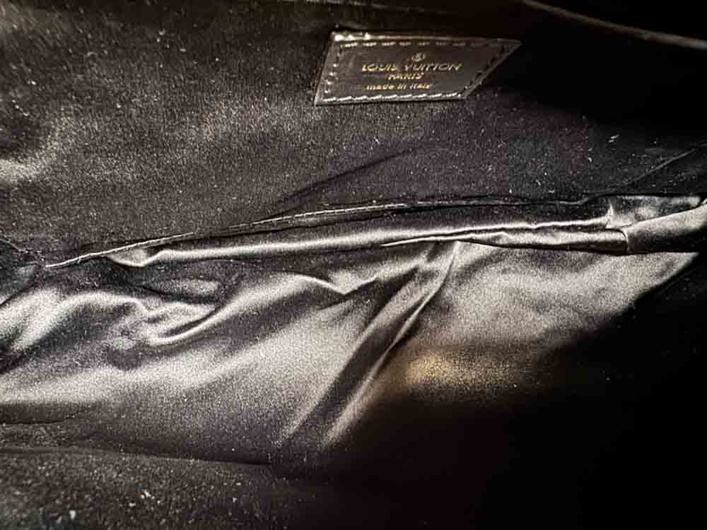 LOUISVUITTON-MOTARD-BLACK-SUEDE-IMG_2829.jpg
