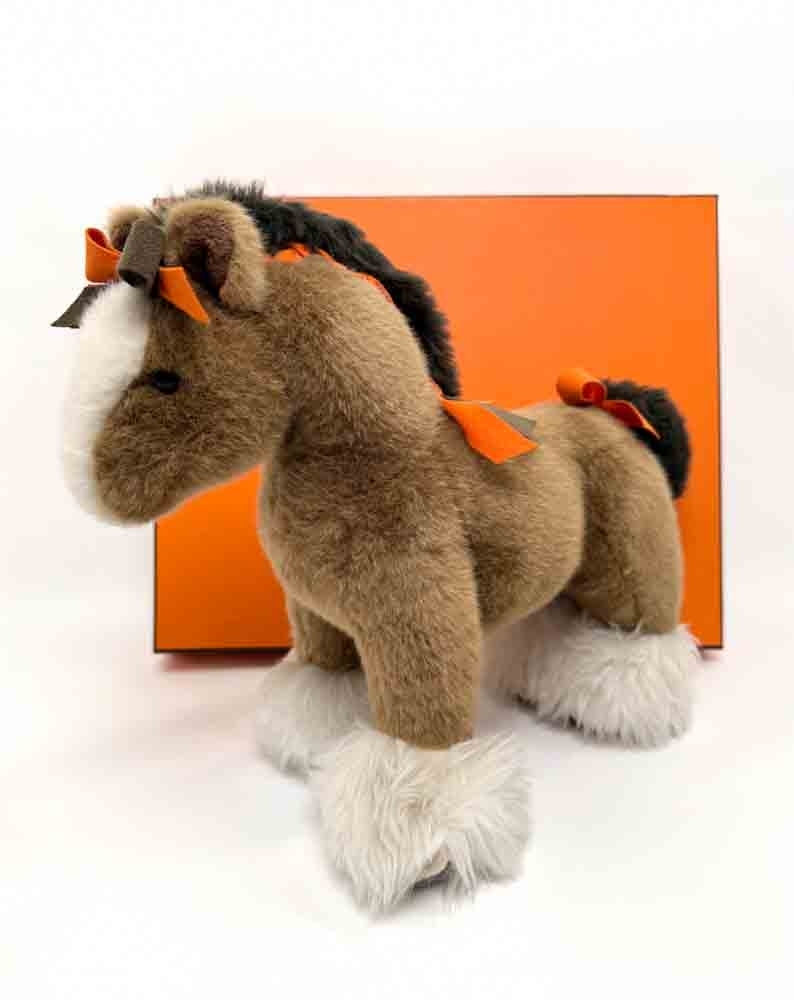 HERMES-HERMYPLUSHHORSE-PM-NATURAL-POLYESTER-Photo 7-10-25, 11 39 05 AM.jpg