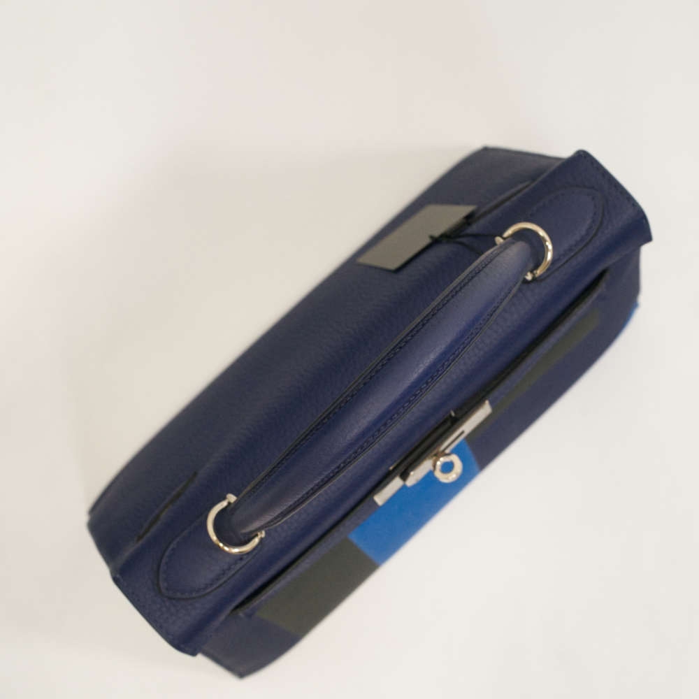 HERMES-KELLYLETTRE-28-BLEUENCRE-CLEMENCE-7686 topdown.jpg