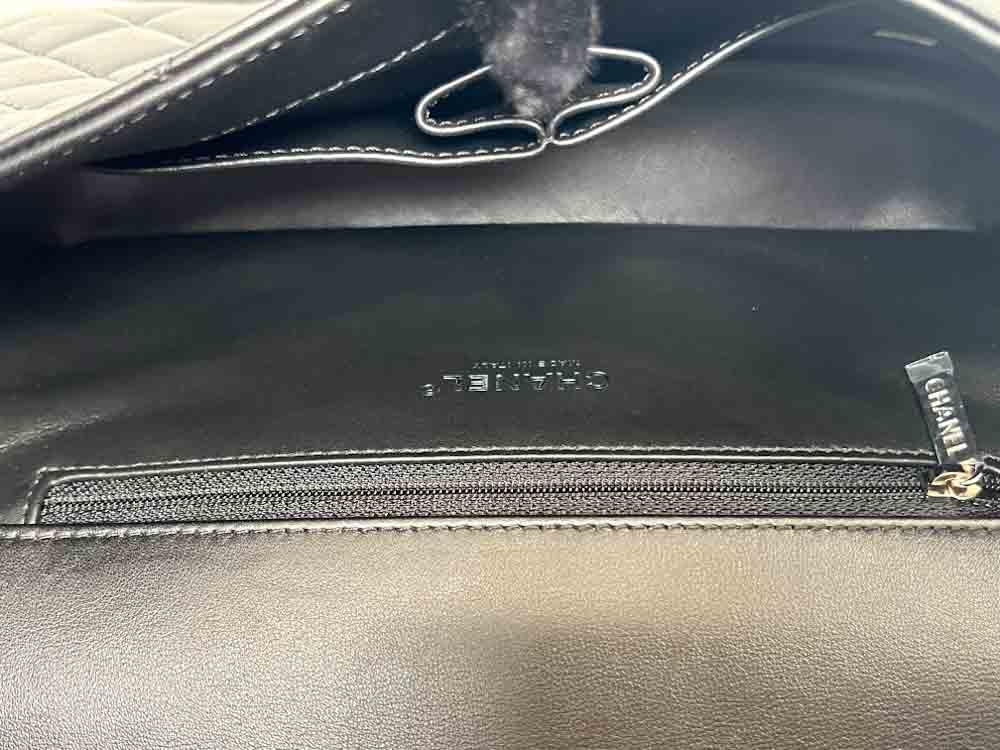 CHANEL-FLAPBAG-MEDIUM-SOBLACK-LAMBSKIN-IMG_1382_jpg.jpg