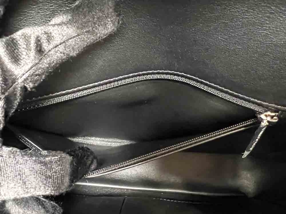 CHANEL-FLAPBAG-MEDIUM-SOBLACK-LAMBSKIN-IMG_1385_jpg.jpg
