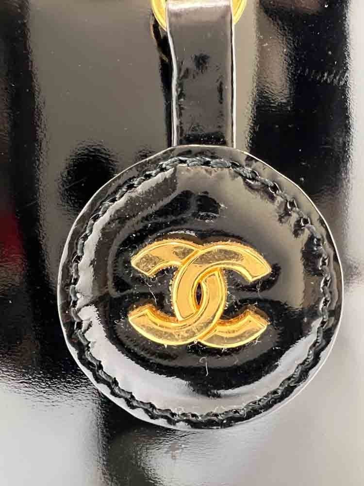 CHANEL-VANITY-LARGE-BLACK-PATENT-IMG_6650.jpg