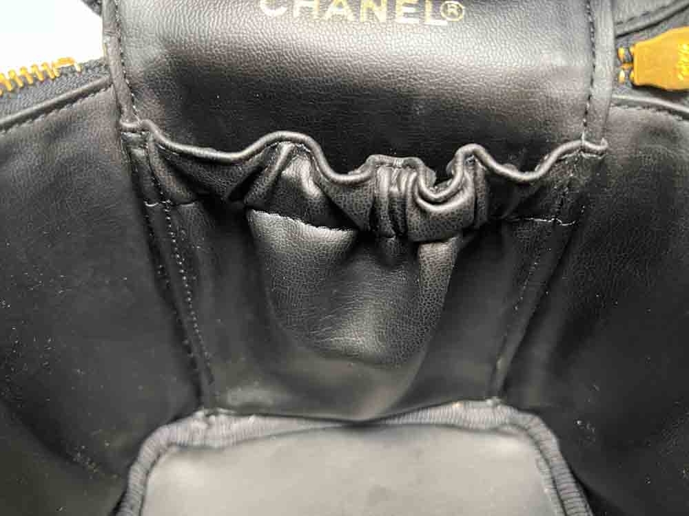 CHANEL-VANITY-LARGE-BLACK-PATENT-IMG_6662.jpg