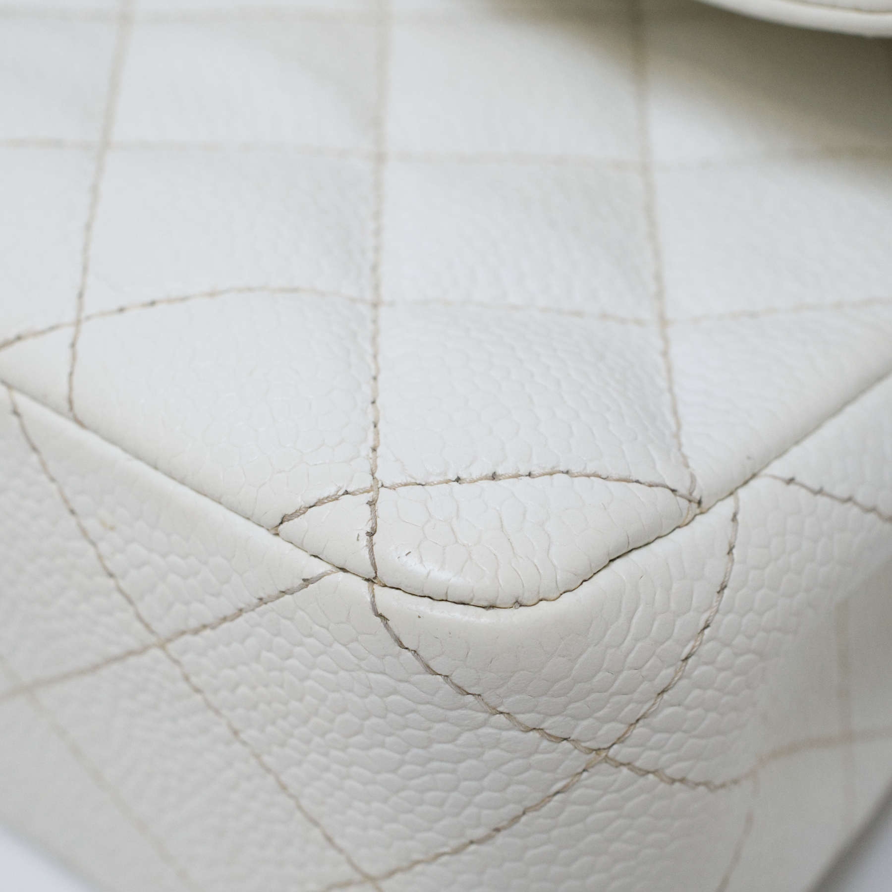 CHANEL-CLASSICHANDBAG-MEDIUM-WHITE-CAVIAR-4608 corner2.jpg