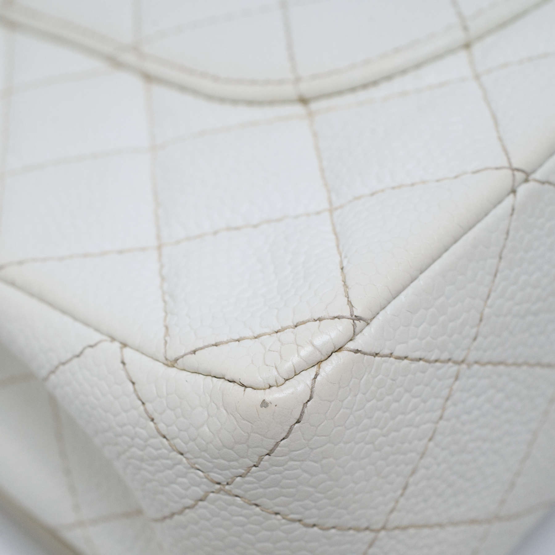 CHANEL-CLASSICHANDBAG-MEDIUM-WHITE-CAVIAR-4608 corner3.jpg