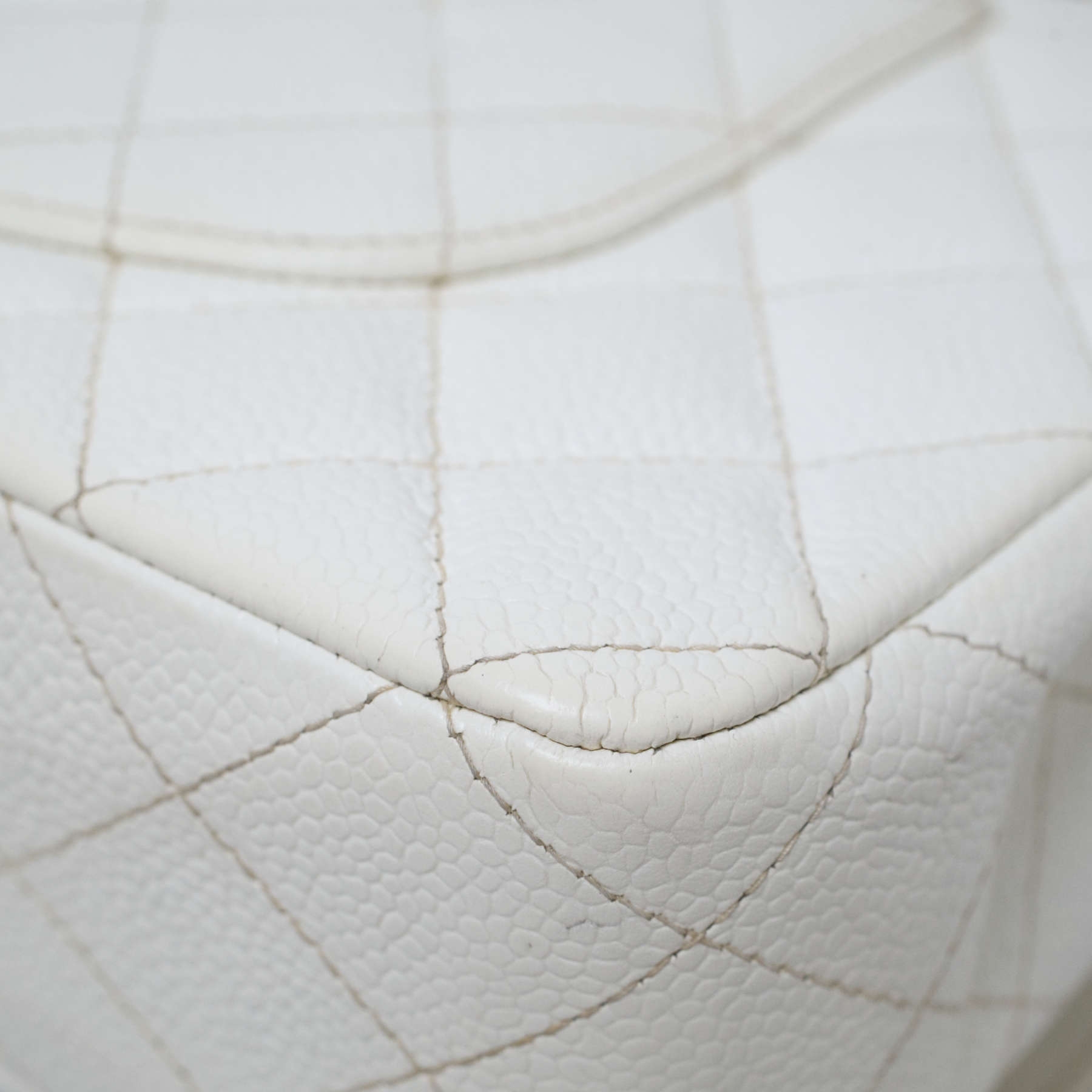 CHANEL-CLASSICHANDBAG-MEDIUM-WHITE-CAVIAR-4608 corner4.jpg
