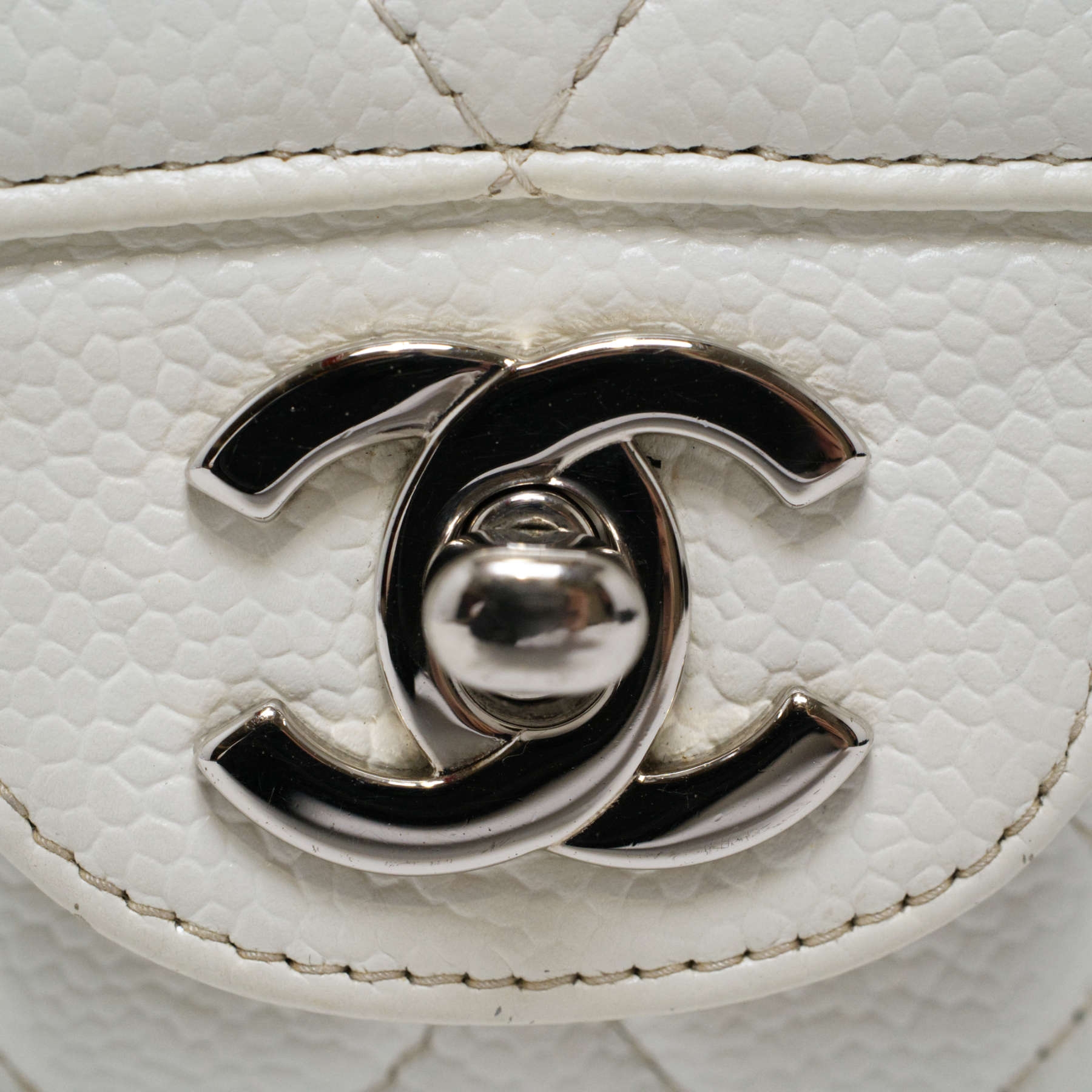 CHANEL-CLASSICHANDBAG-MEDIUM-WHITE-CAVIAR-4608 logo.jpg