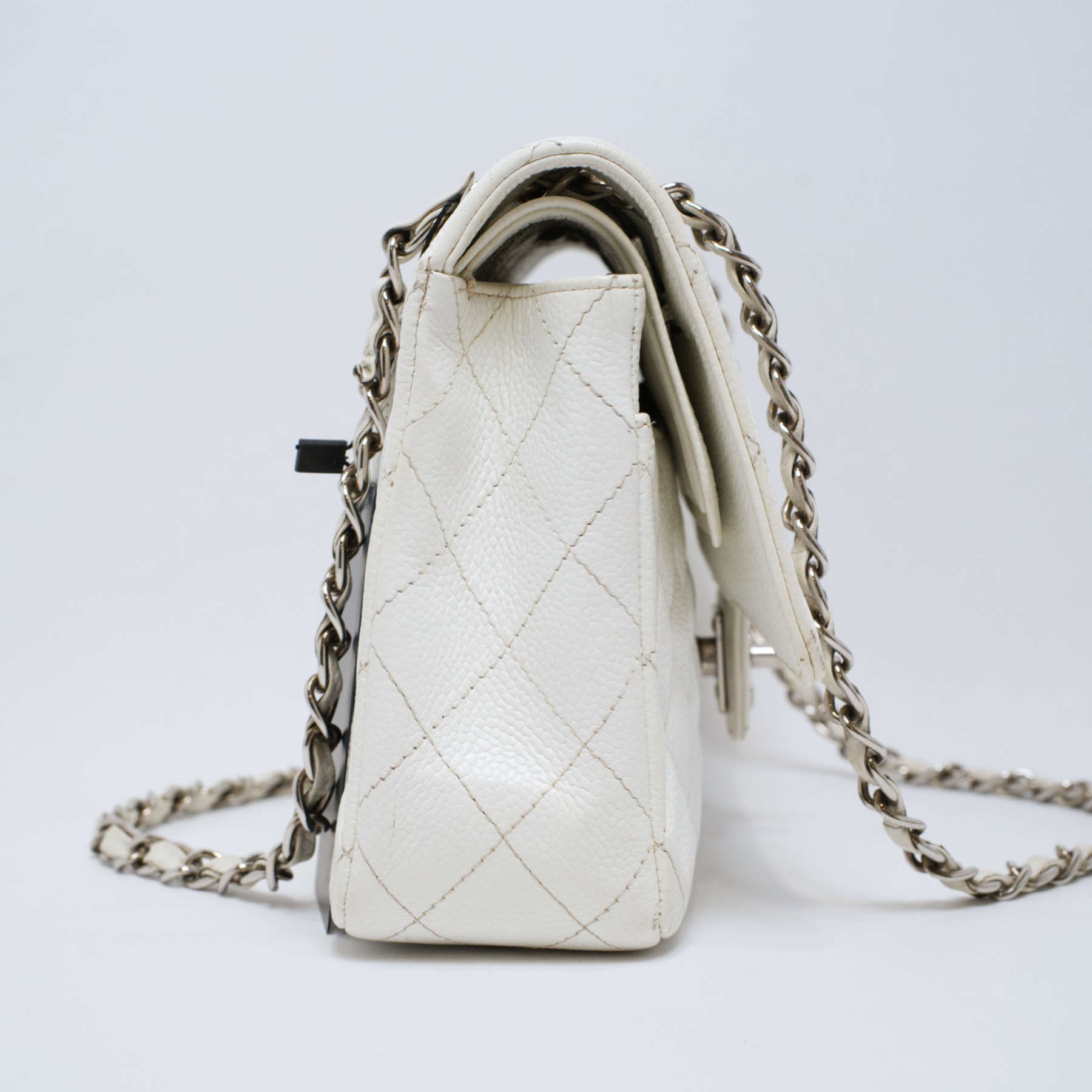 CHANEL-CLASSICHANDBAG-MEDIUM-WHITE-CAVIAR-4608 side1.jpg