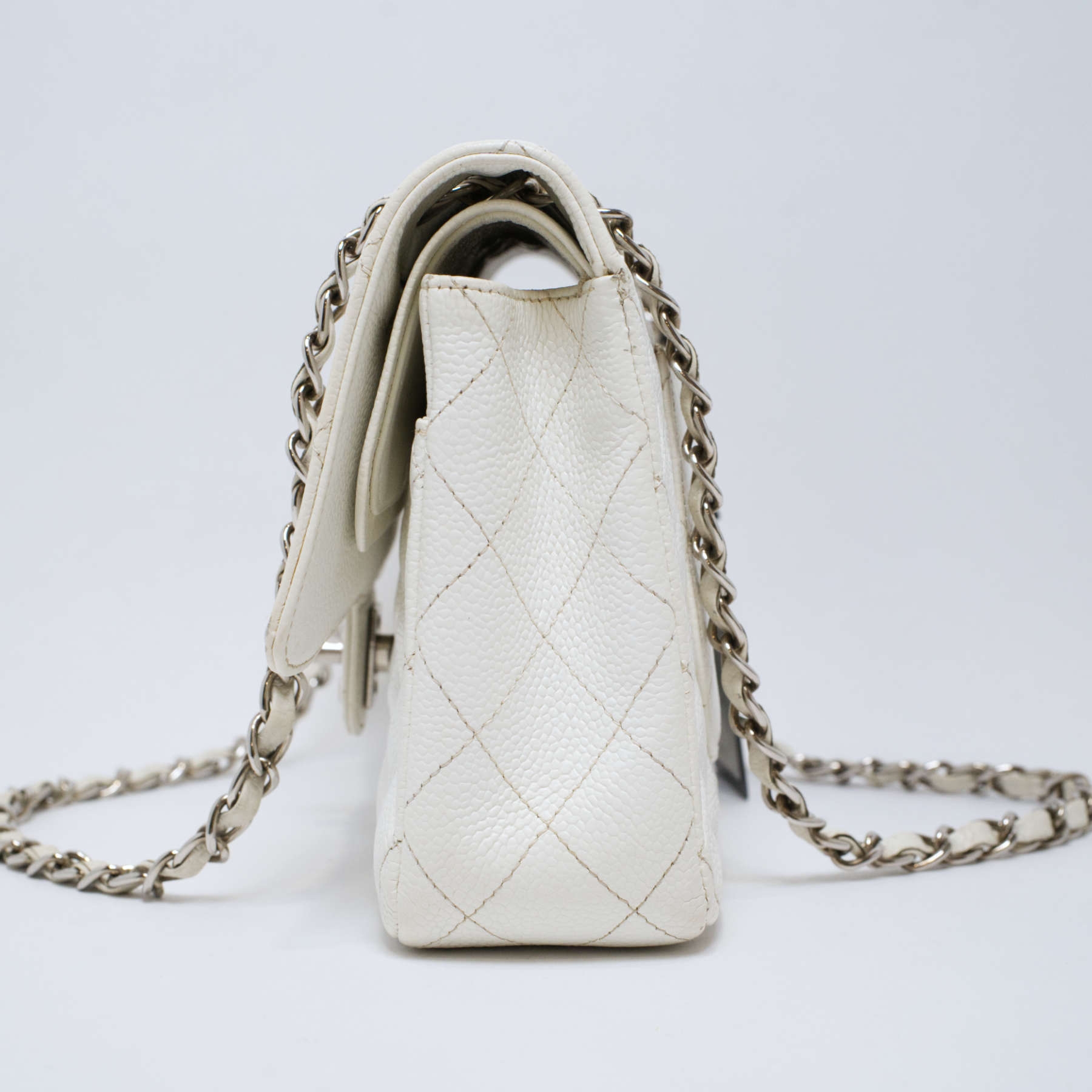 CHANEL-CLASSICHANDBAG-MEDIUM-WHITE-CAVIAR-4608 side2.jpg