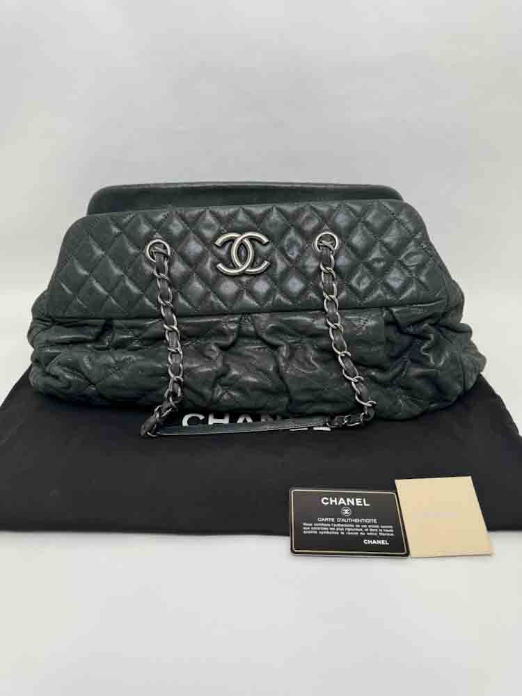 CHANEL-BOWLINGBAG-BLACK-IRIDESCENTCALFSKIN-IMG_8122.jpg