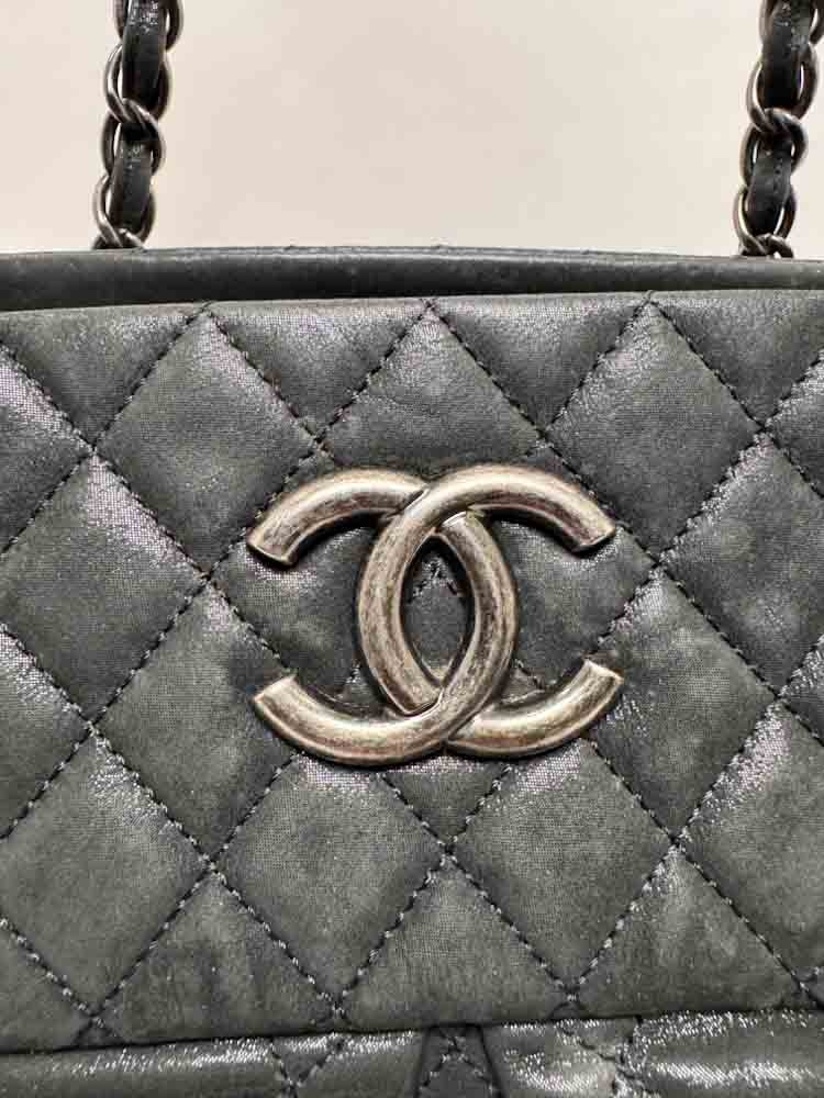 CHANEL-BOWLINGBAG-BLACK-IRIDESCENTCALFSKIN-IMG_8129.jpg