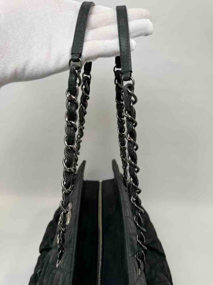 CHANEL-BOWLINGBAG-BLACK-IRIDESCENTCALFSKIN-IMG_8137.jpg
