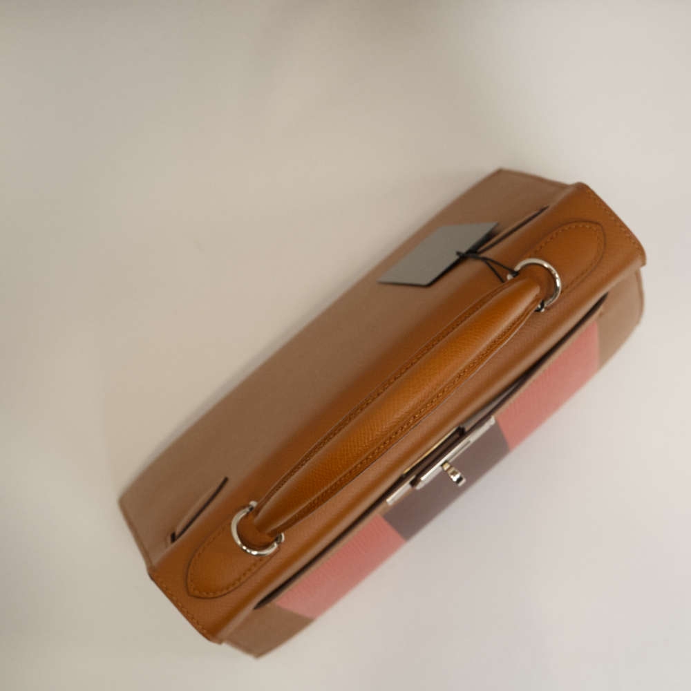 HERMES-KELLYLETTRE-28-GOLD-EPSOM-8101 topdown.jpg
