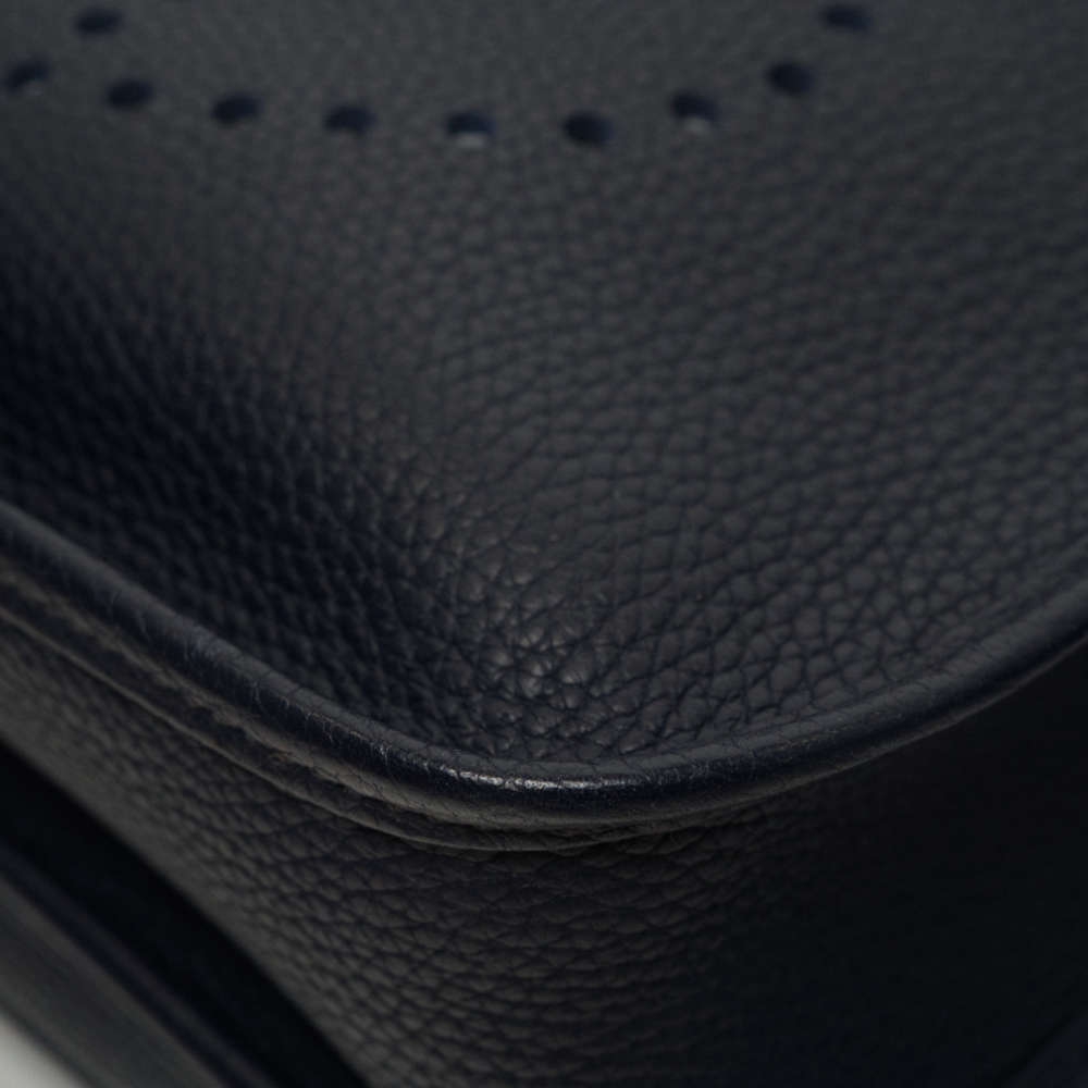 HERMES-EVELYNE-29-BLEUNUIT-CLEMENCE-8244 corner2.jpg