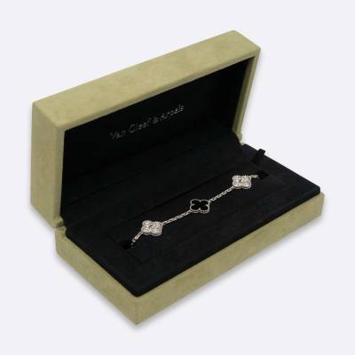 VAN CLEEF AND ARPELS VINTAGE ALHAMBRA BRACELET, 5 MOTIFS BLACK, WHITE 18K WHITE GOLD