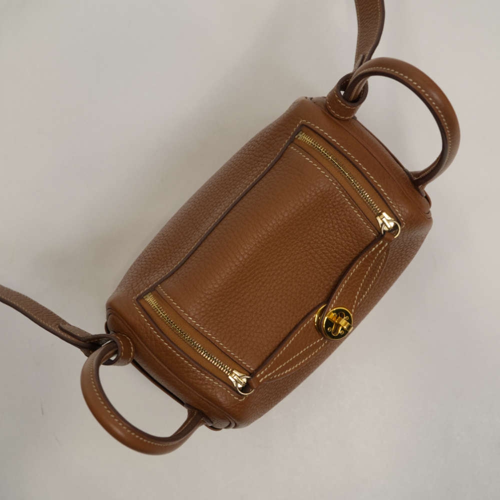 HERMES-LINDY-MINI-GOLD-CLEMENCE-8365 topdown.jpg