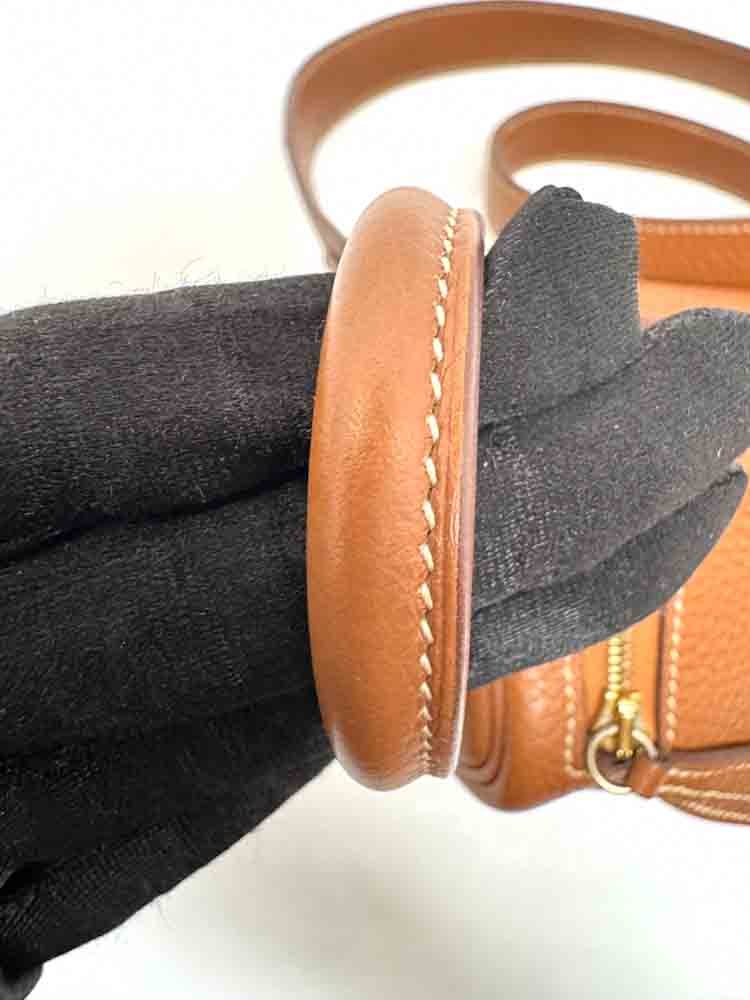 HERMES-LINDY-MINI-GOLD-CLEMENCE-IMG_5572.jpg