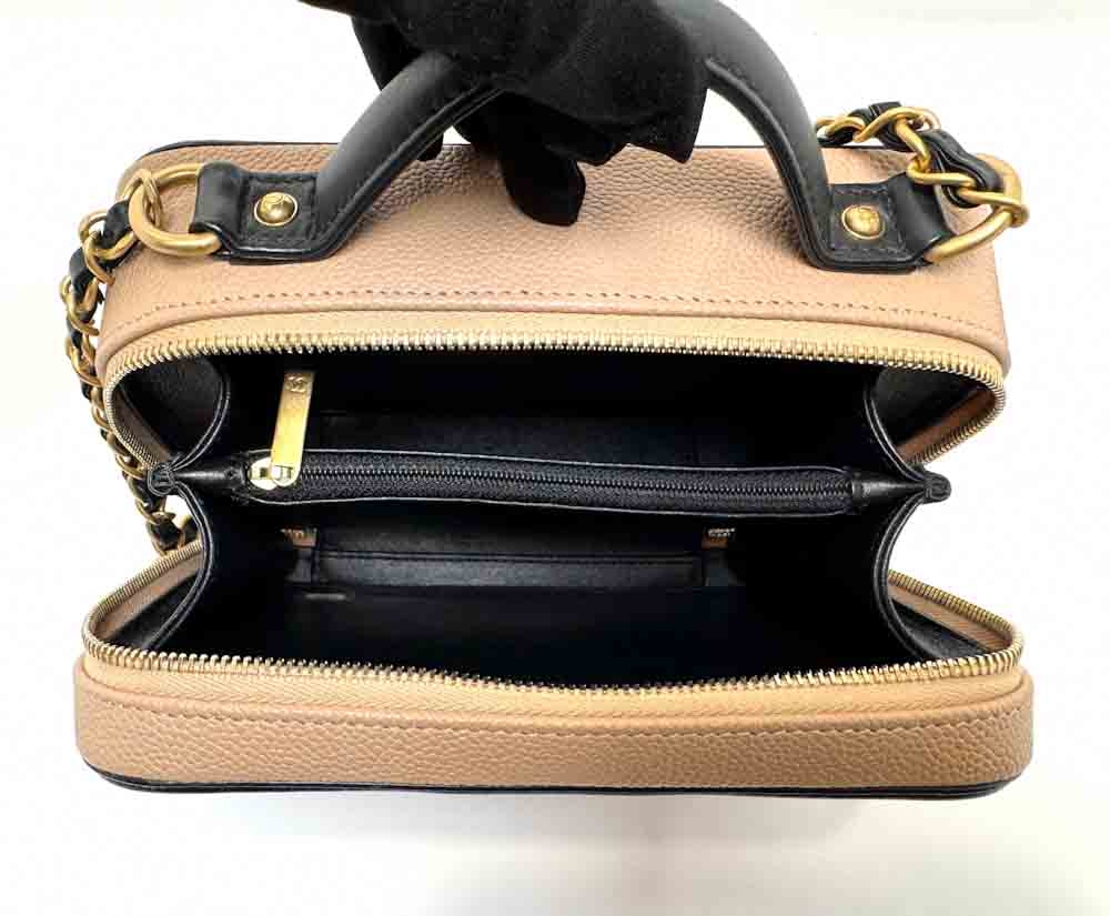 CHANEL-FILIGREEVANITY-MEDIUM-BEIGE-CAVIAR-IMG_9324.jpg