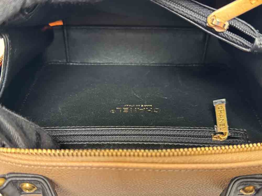 CHANEL-FILIGREEVANITY-MEDIUM-BEIGE-CAVIAR-IMG_9341.jpg