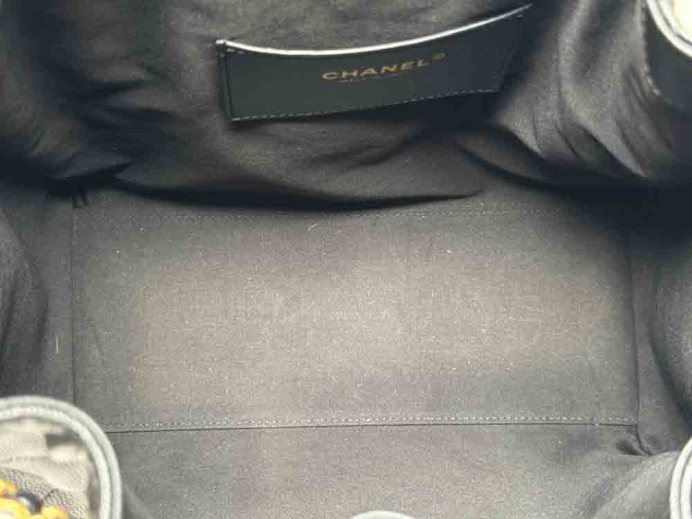 CHANEL-CHANEL25-MEDIUM-BLACK-CAVIAR-IMG_0763.jpg