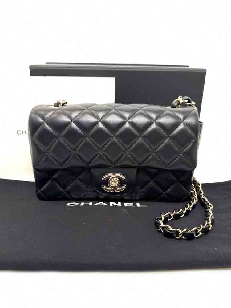 CHANEL-CLASSICHANDBAG-MINI-BLACK-LAMBSKIN-IMG_2021.jpg