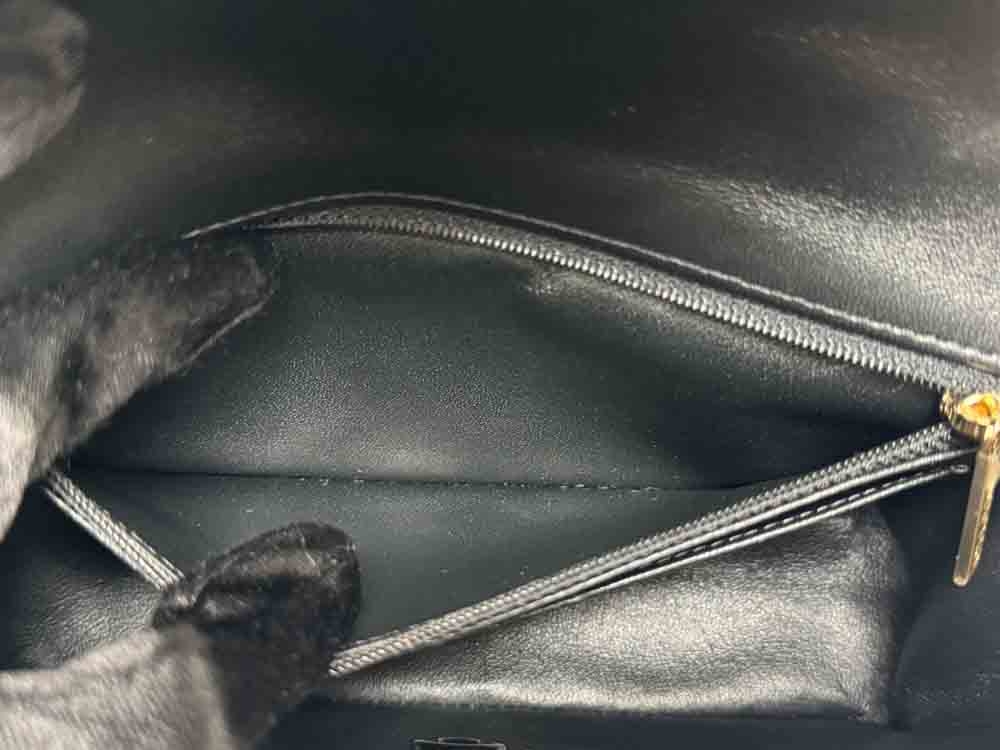 CHANEL-CLASSICHANDBAG-MINI-BLACK-LAMBSKIN-IMG_2064.jpg